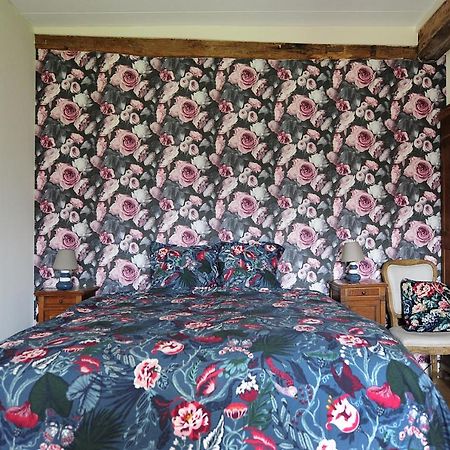 Chambre D'Hotes Fantesstique Berzieux エクステリア 写真