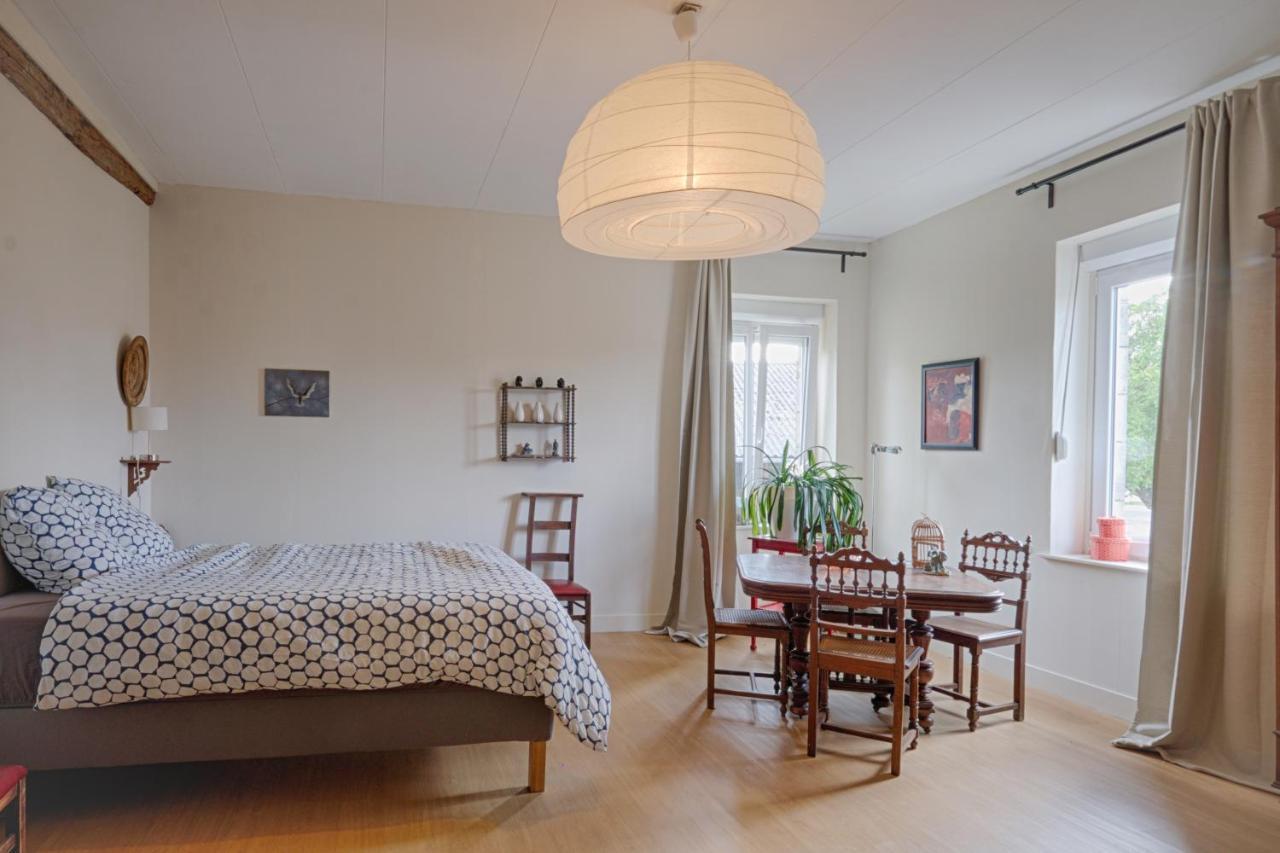 Chambre D'Hotes Fantesstique Berzieux エクステリア 写真