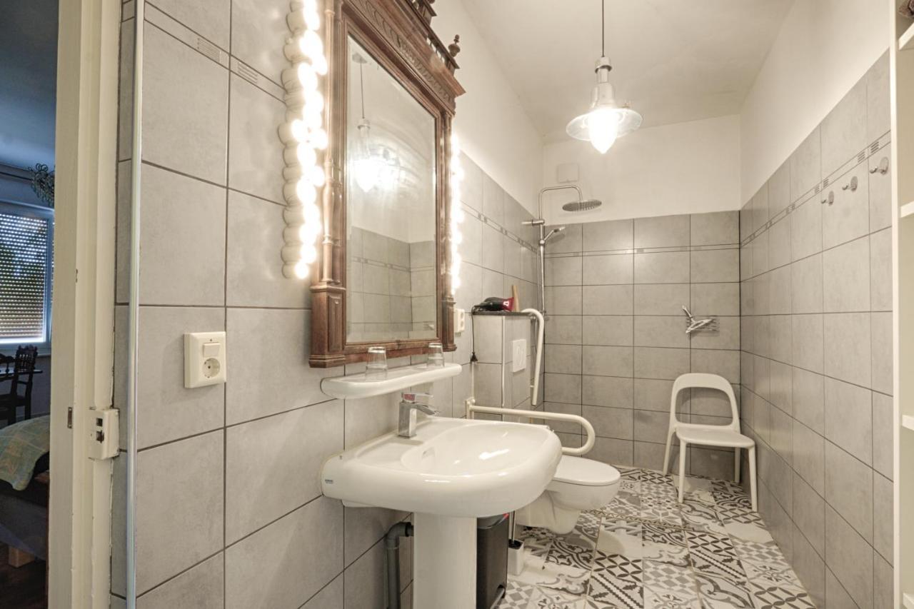 Chambre D'Hotes Fantesstique Berzieux エクステリア 写真