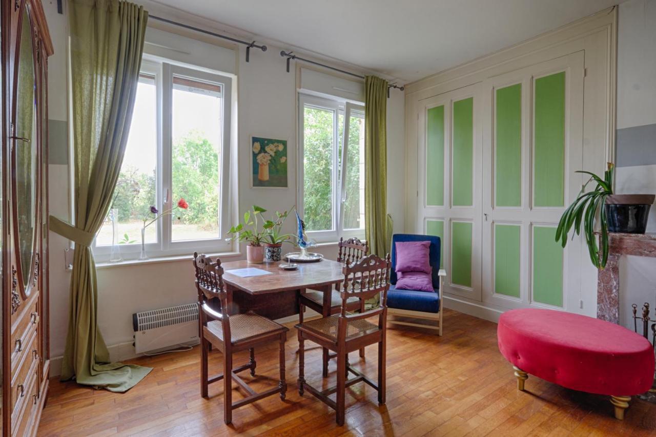 Chambre D'Hotes Fantesstique Berzieux エクステリア 写真