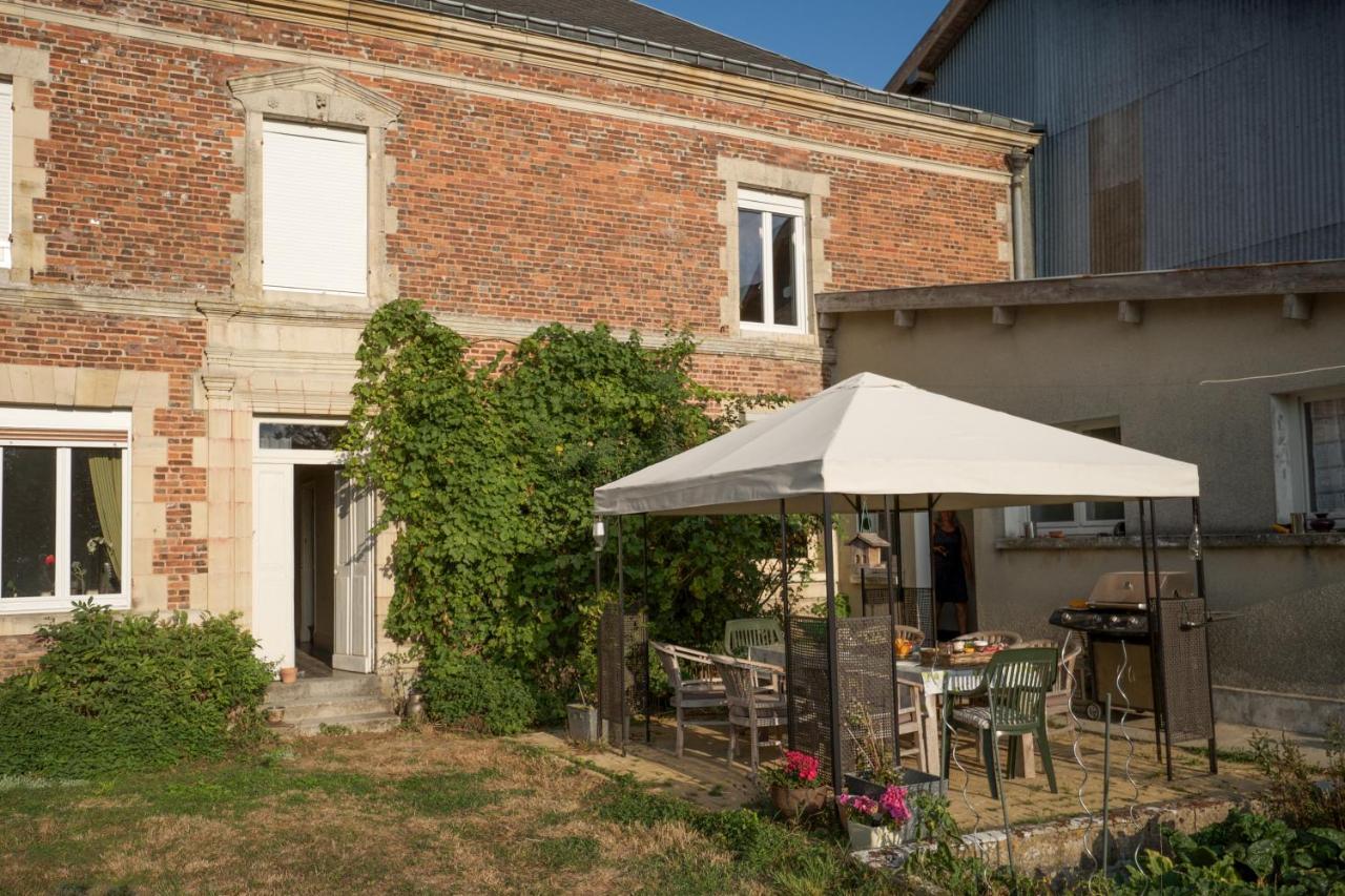 Chambre D'Hotes Fantesstique Berzieux エクステリア 写真