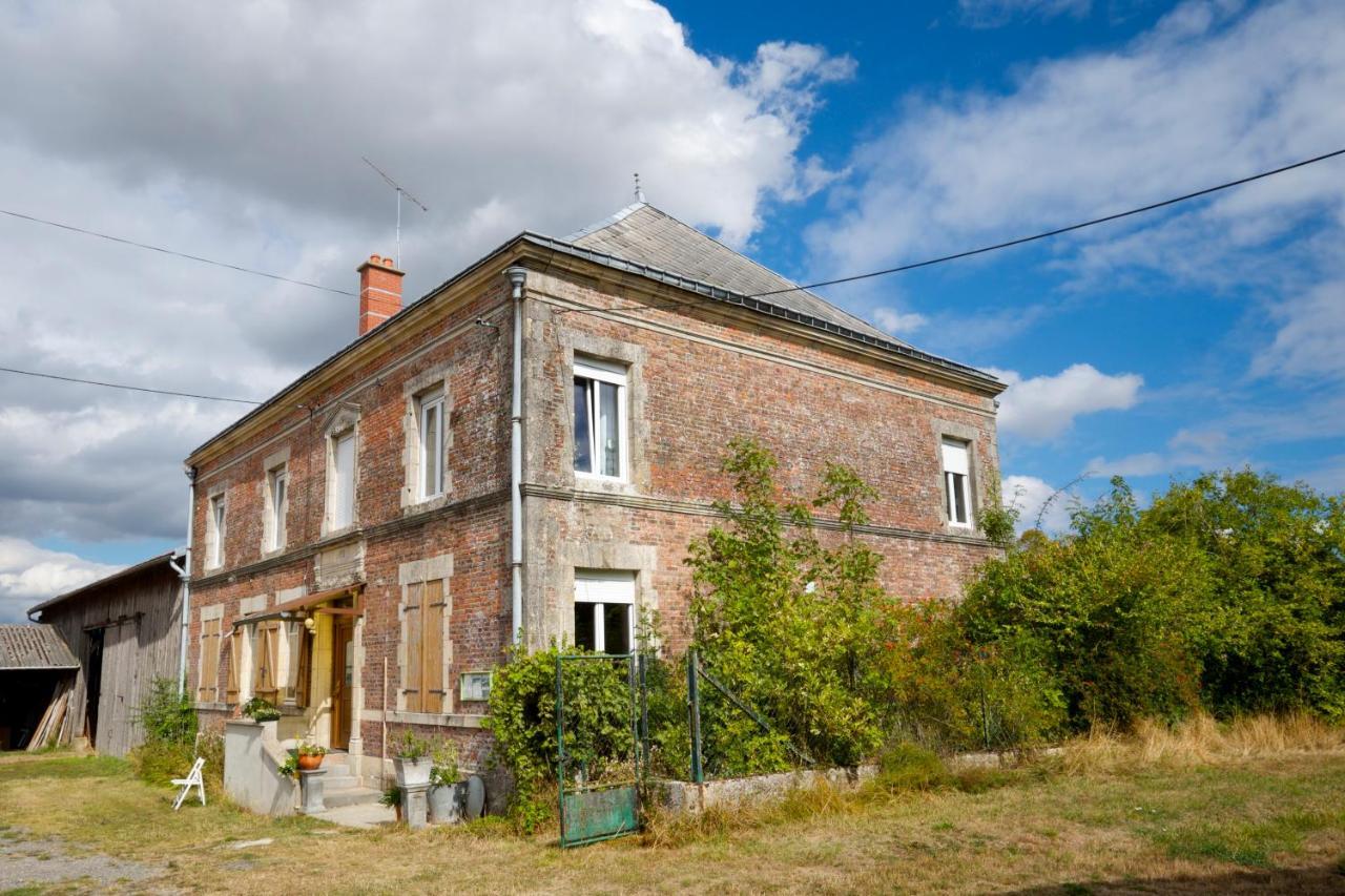Chambre D'Hotes Fantesstique Berzieux エクステリア 写真